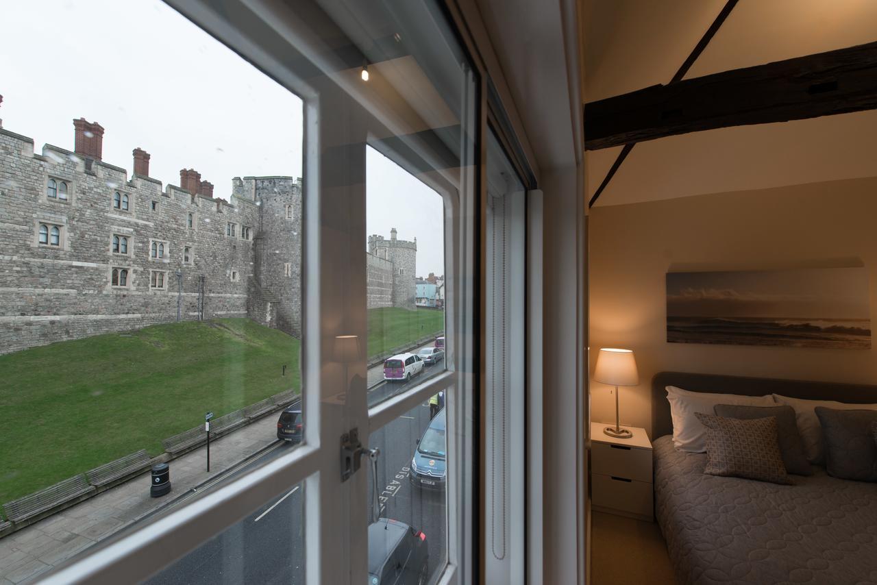Central Windsor Apartment Facing The Castle Exterior foto