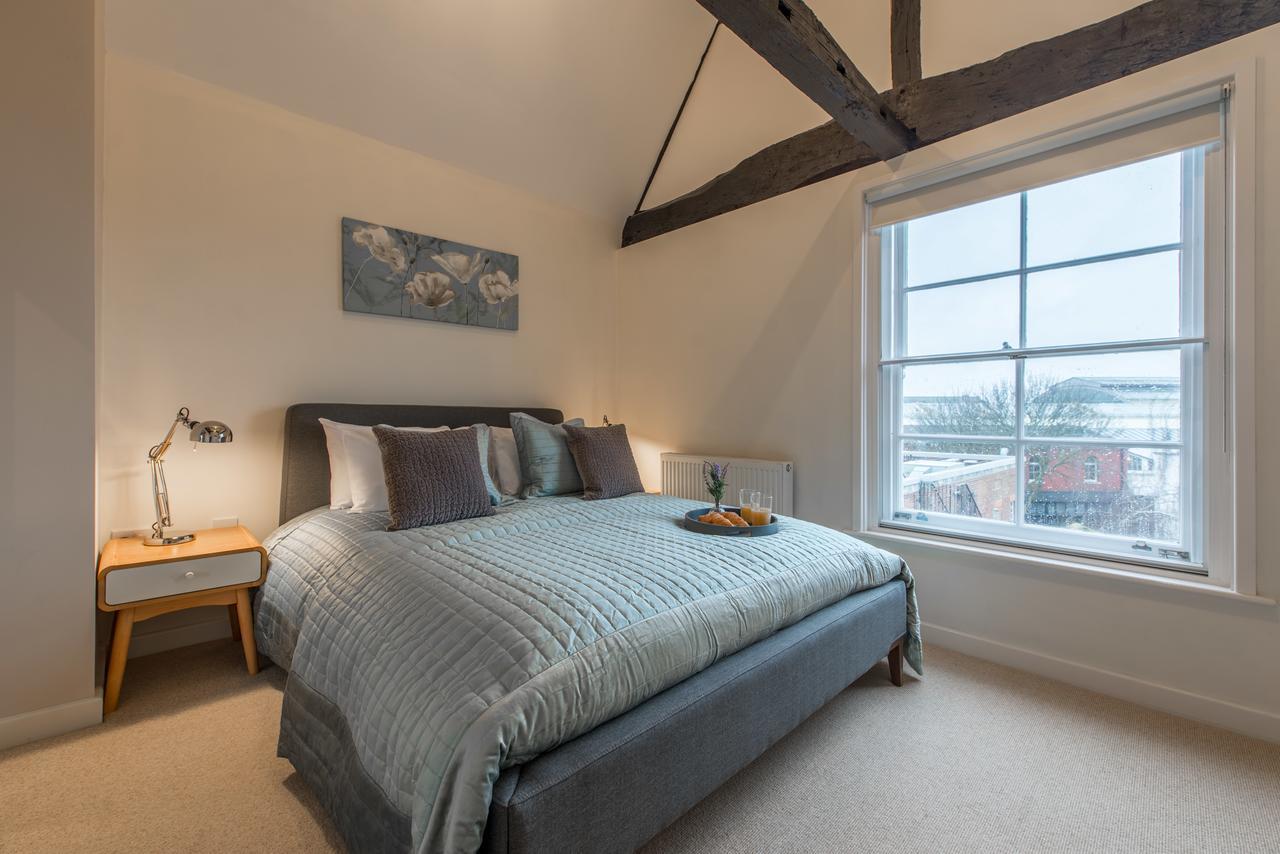 Central Windsor Apartment Facing The Castle Exterior foto