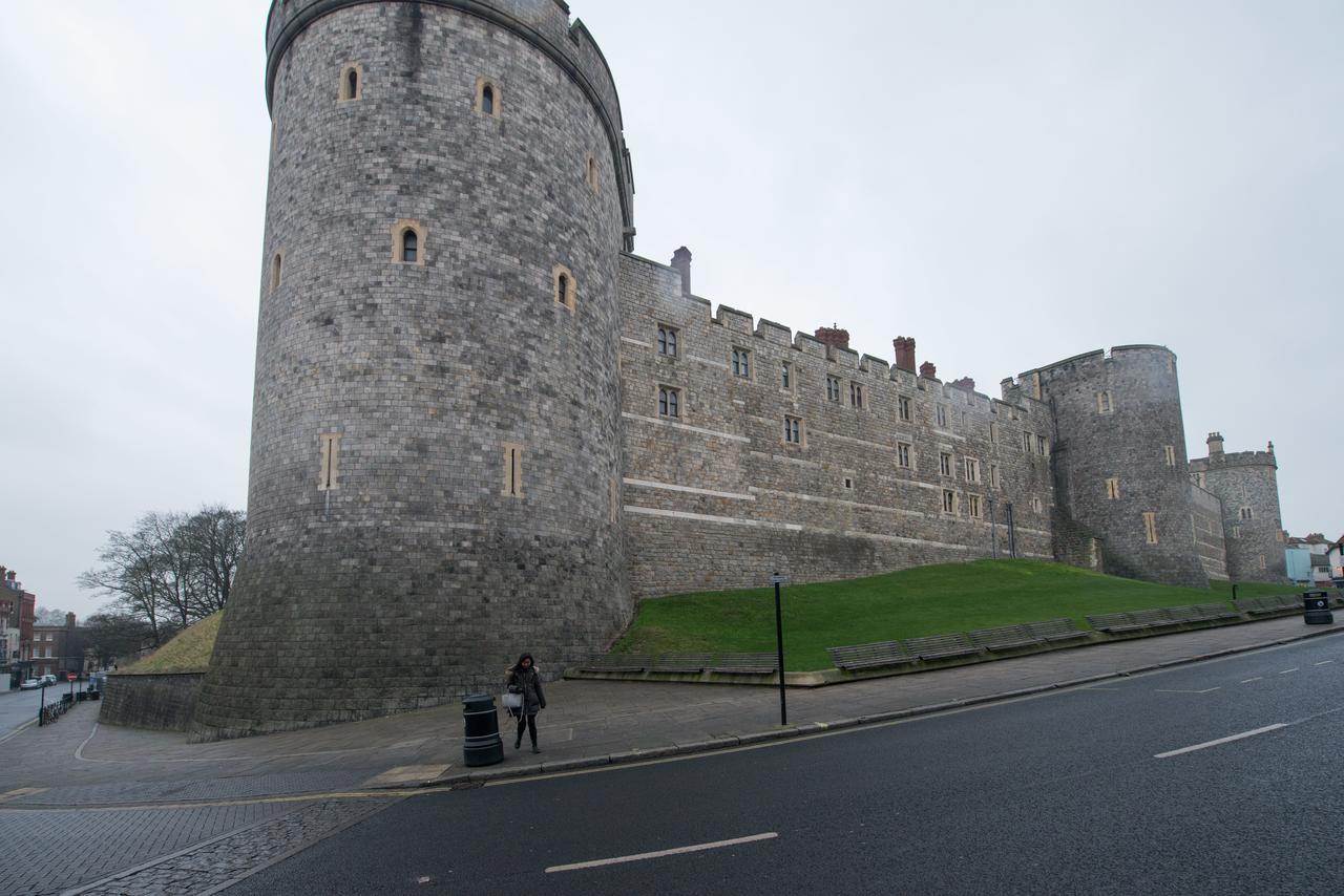 Central Windsor Apartment Facing The Castle Exterior foto