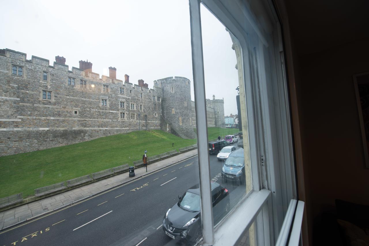 Central Windsor Apartment Facing The Castle Exterior foto